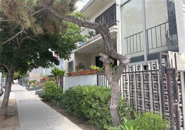 2nd image of 978 S Ardmore Ave, Los Angeles, CA 90006 | MLS# AR26120331