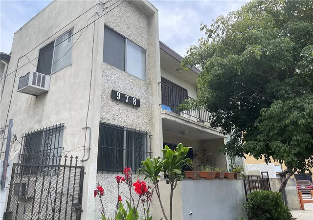 3rd image of 978 S Ardmore Ave, Los Angeles, CA 90006 | MLS# AR26120331