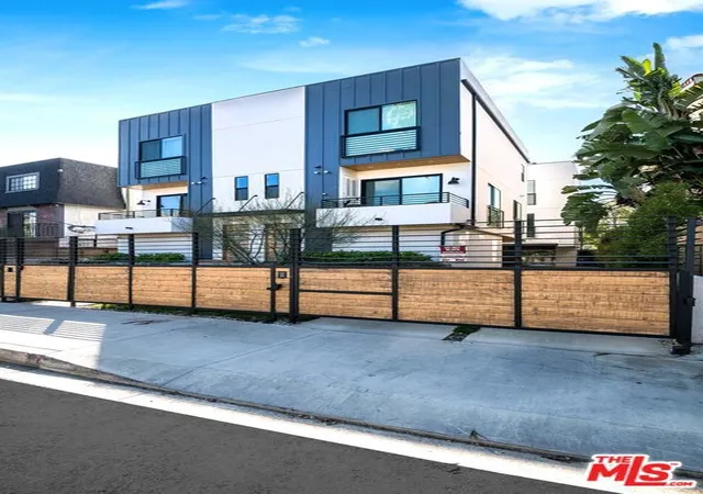 Photo 3 of Multi family home for sale at 15330 Weddington St, Sherman Oaks, CA 91411 | MLS# 26841753 | Listing updated on 2026-09-28