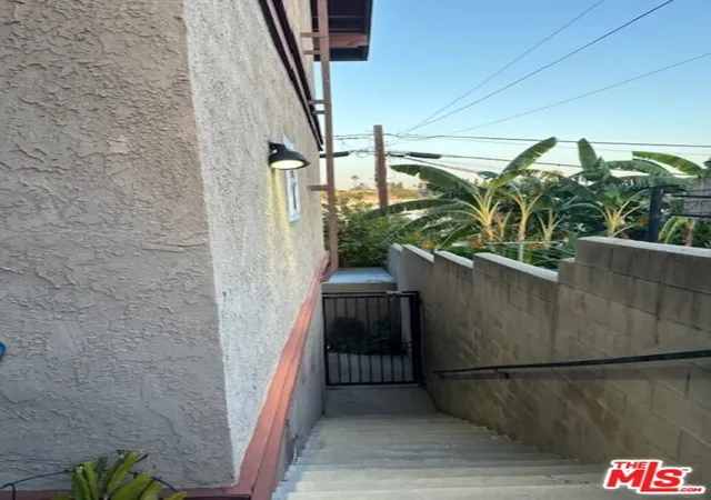 2nd image of 720 Waterloo St, Los Angeles, CA 90026