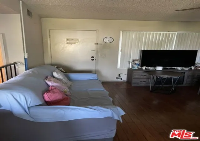 5th image of 720 Waterloo St, Los Angeles, CA 90026