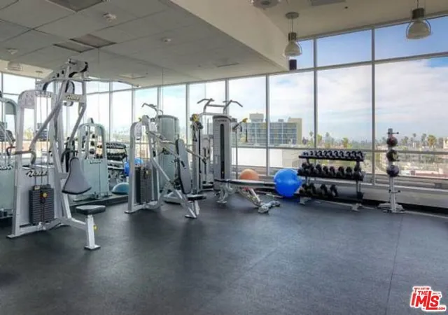 2nd image of Solair Wilshire, Los Angeles, CA 90010