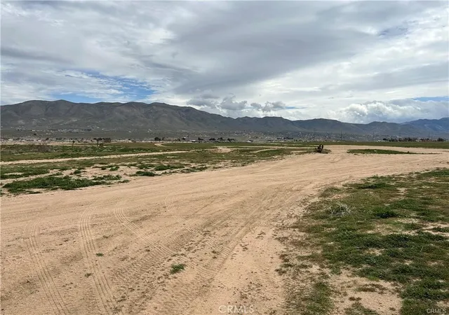 1st image of 0 Glendale Ave, Hesperia, CA 92345 | MLS# HD26120516