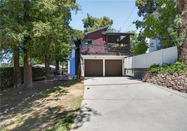 1st image of 5625 Terrace Dr, La Crescenta, CA 91214 | MLS# LG26114292