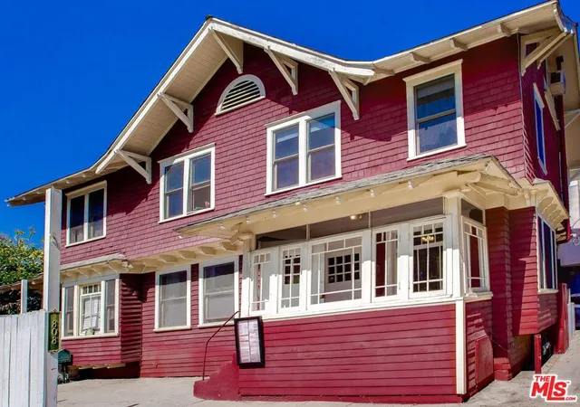 1st image of 105 Park Pl, Venice, CA 90291 | MLS# 26799926