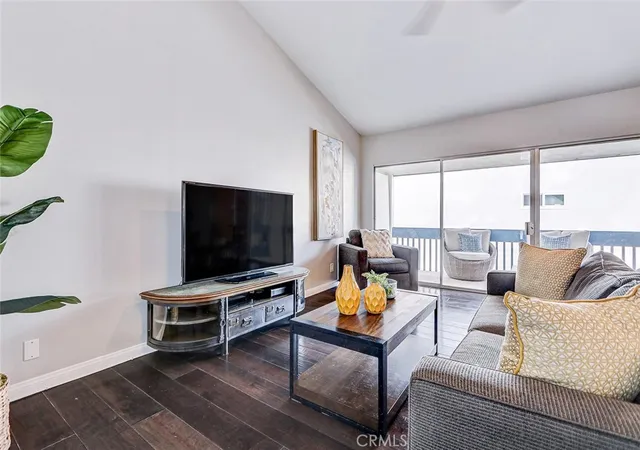 3rd image of 826 Camino Real #202, Redondo Beach, CA 90277 | MLS# SB26115933