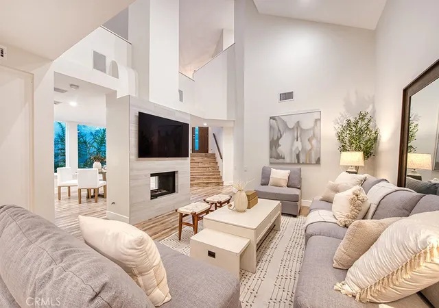 Photo 4 of Single family home for sale at 27 Palm Beach Ct, Dana Point, CA 92629 | MLS# OC26118582 | Listing updated on 2026-10-03
