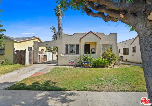 1st image of 624 E 84th St, Los Angeles, CA 90001 | MLS# 26837417