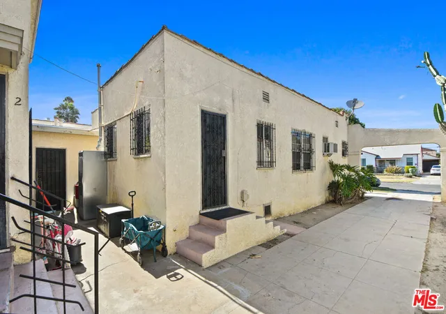 3rd image of 624 E 84Th St, Los Angeles, CA 90001 | MLS# 26837417