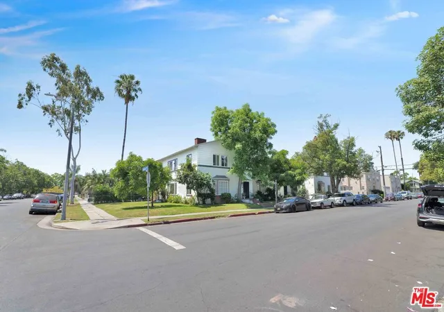 4th image of 2442 W 18Th St, Los Angeles, CA 90019 | MLS# 26840475