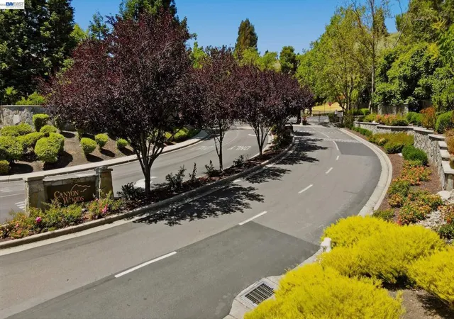 3rd image of 410 Cyn Woods Pl, San Ramon, CA 94582