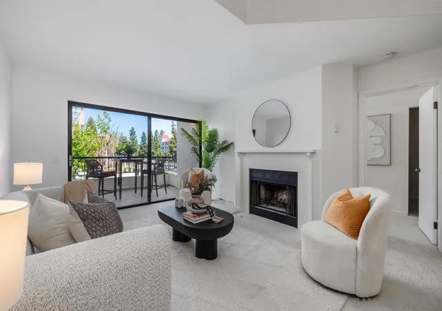 Listing Photo 1 - Condo for sale in building located at 3525 Lebon Dr, San Diego, CA 92122 - Unit #302