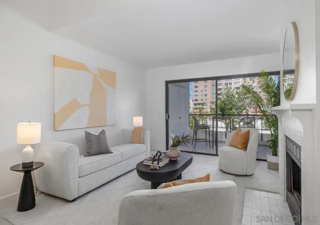 Listing Photo 2 - Condo for sale in building located at 3525 Lebon Dr, San Diego, CA 92122 - Unit #302