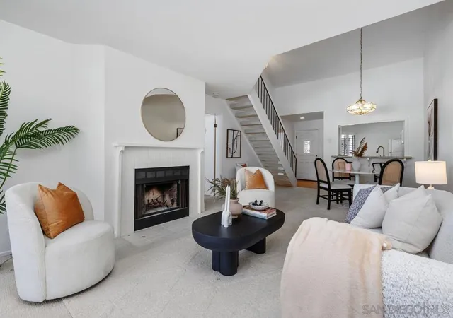 Listing Photo 5 - Condo for sale in building located at 3525 Lebon Dr, San Diego, CA 92122 - Unit #302