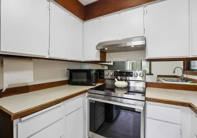 Listing Photo 5 - Condo for sale in building located at 321 Broadway, Santa Cruz, CA 95060 - Unit #A2