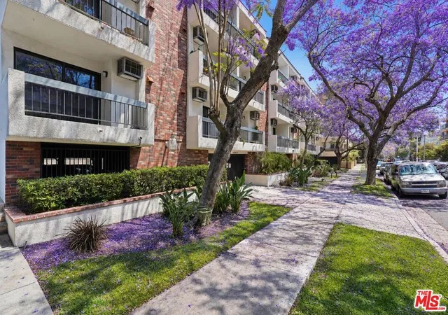 2nd image of 320 Arnaz Dr, Los Angeles, CA 90048 | MLS# 26842459