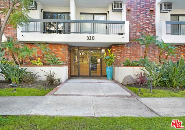 4th image of 320 Arnaz Dr, Los Angeles, CA 90048 | MLS# 26842459