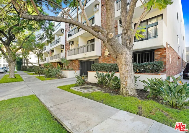 5th image of 320 Arnaz Dr, Los Angeles, CA 90048 | MLS# 26842459