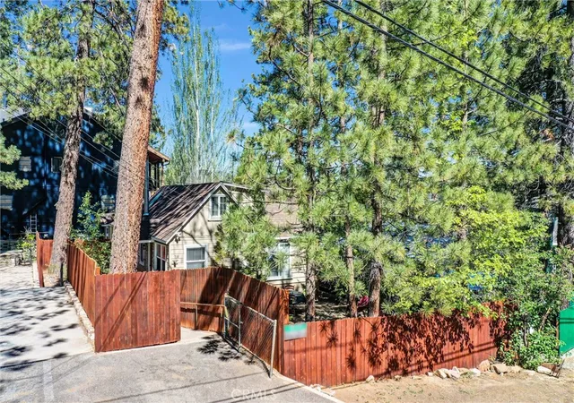 Listing Photo 4 - Condo for sale in building located at 710 Marin Rd, Big Bear Lake, CA 92315