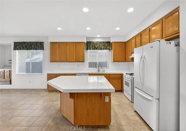 3rd image of 32389 Pensador St, Temecula, CA 92592 | MLS# IV26120567