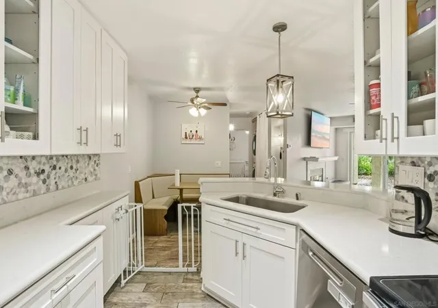 4th image of 7287 Camino Degrazia, San Diego, CA 92111