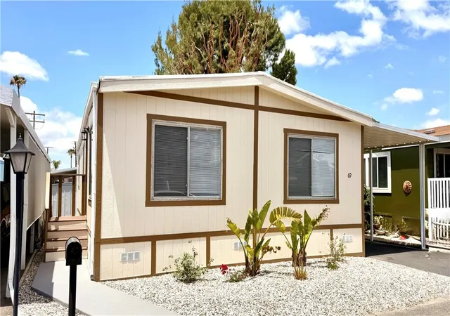Homes for sale in Hemet, CA | 881 N Lake St #69, Hemet, CA 92544 | MLS# SW26120270