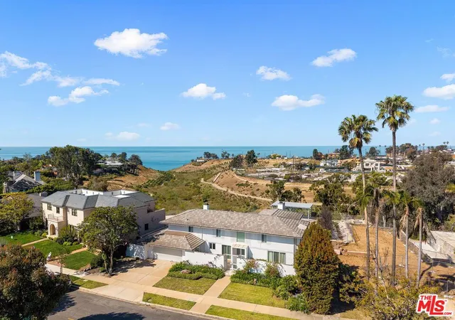 1st image of 525 Alma Real Dr, Pacific Palisades, CA 90272 | MLS# 26842615