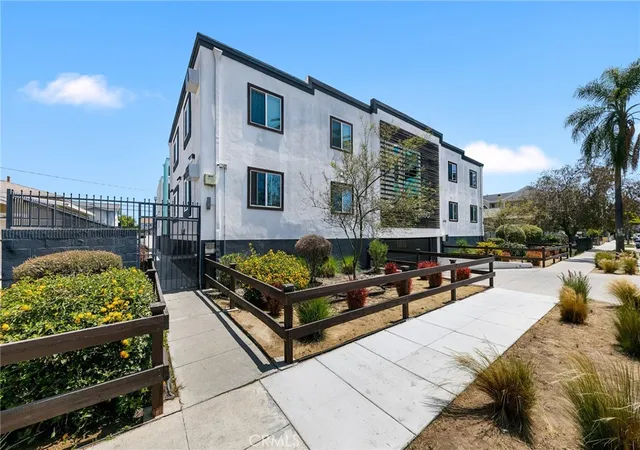 3rd image of 1060 Olive, Long Beach, CA 90813 | MLS# PW26120925