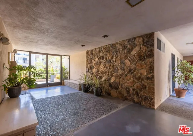 3rd image of 1955 Tamarind Ave #2, Los Angeles, CA 90068 | MLS# 26841247