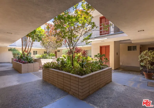 5th image of 1955 Tamarind Ave #2, Los Angeles, CA 90068 | MLS# 26841247