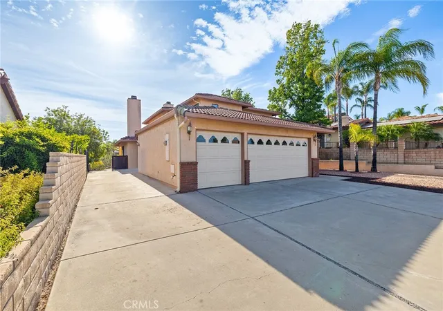 Photo 3 of Single family home for sale at 30127 White Wake, Canyon Lake, CA 92587 | MLS# SW26118957 | Listing updated on 2026-09-21