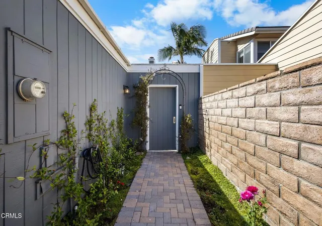 Photo 3 of Single family home for sale at 4451 Gateshead Bay, Oxnard, CA 93035 | MLS# V1-36791 | Listing updated on 2026-10-11