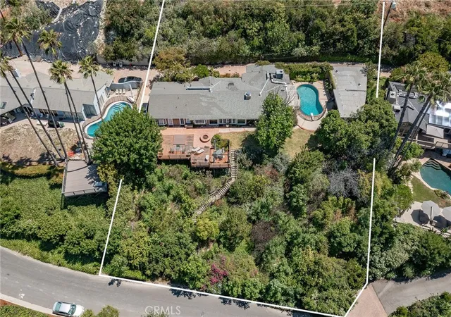 3rd image of 18070 Boris Dr, Encino, CA 91316 | MLS# SR26119506