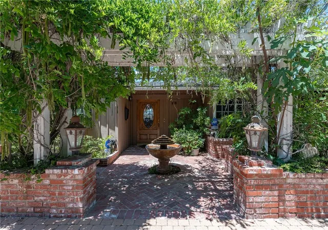 4th image of 18070 Boris Dr, Encino, CA 91316 | MLS# SR26119506