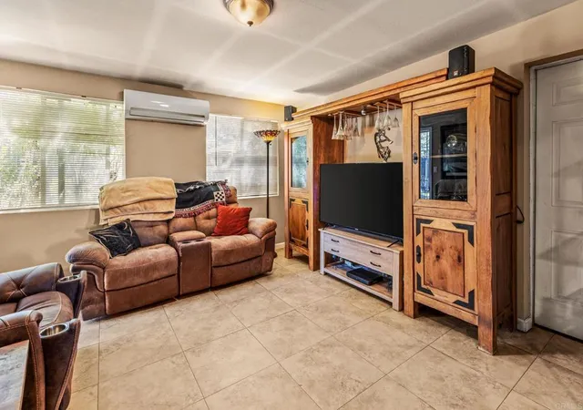 5th image of 650 Begonia St, Escondido, CA 92027 | MLS# NDP2605341