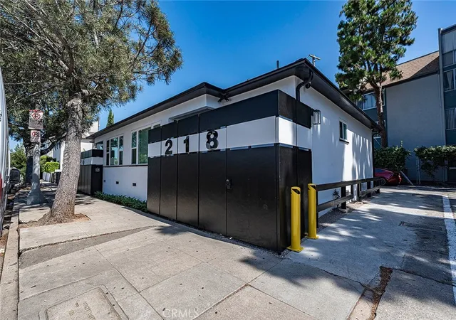 1st image of 218 Venice Way, Venice, CA 90291 | MLS# OC26121239