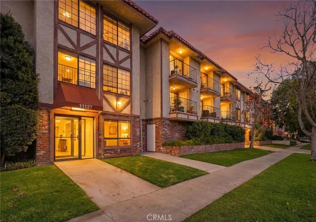 Townhouse for sale at 11127 La Maida #9, North Hollywood, CA 91601 | MLS# SR26121144
