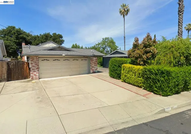 Photo 1 of Single family home for sale at 1221 Brookview Dr, Concord, CA 94520 | MLS# 41137047 | Listing updated on 2026-06-10