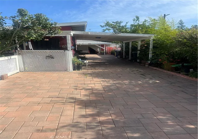 Listing Photo 2 - Condo for sale in building located at 4210 W 162nd St, Lawndale, CA 90260 - Unit #