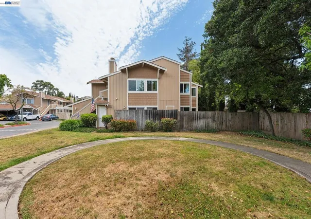 2nd image of 26 Raintree Ct, Hayward, CA 94544