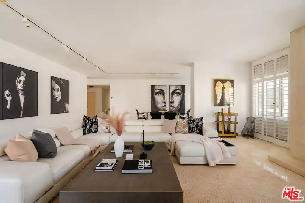 Listing Photo 1 - Condo for sale in 121 S Palm Dr located at 121 S Palm Dr, Beverly Hills, CA 90212 - Unit #401