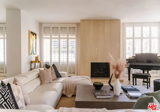 Listing Photo 5 - Condo for sale in building located at 121 S Palm Dr, Beverly Hills, CA 90212 - Unit #401