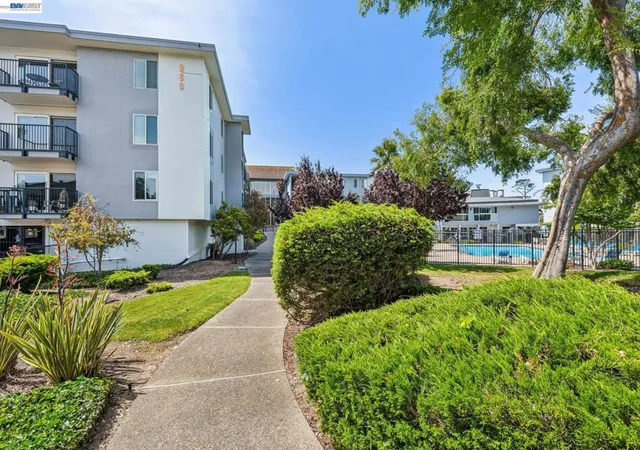 Photo 1 of Sale Pending at 960 Shorepoint Ct #120, Alameda, CA 94501 | MLS# 41137081 | Listing updated on 2026-10-01