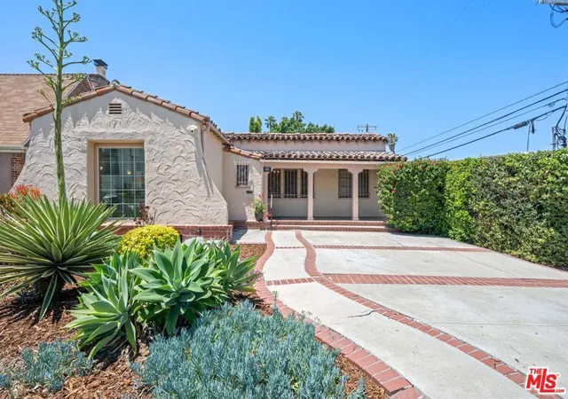 Photo 3 of Single family home for sale at 637 N Detroit St, Los Angeles, CA 90036 | MLS# 26837757 | Listing updated on 2026-09-03