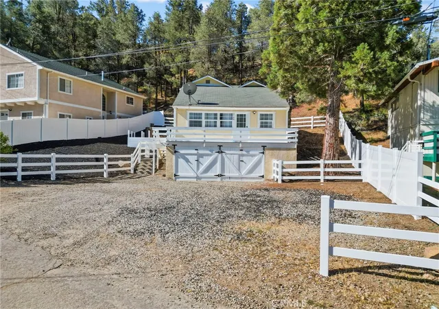 Homes for sale in Frazier Park, CA | 7106 Lakeview, Frazier Park, CA 93225 | MLS# SR26120303