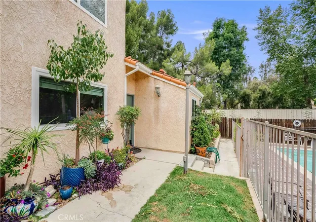 2nd image of 6300 Shoup Ave #2, Woodland Hills, CA 91367 | MLS# SR26118360