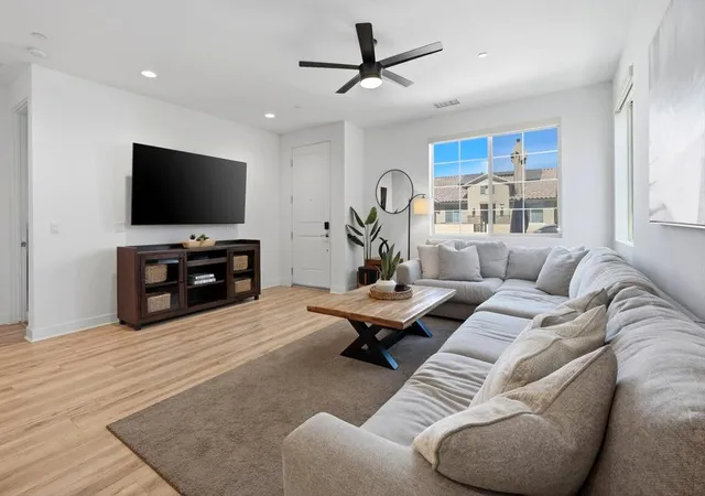 Listing Photo 4 - Condo for sale in building located at 80258 Whisper Rock Wy, La Quinta, CA 92253