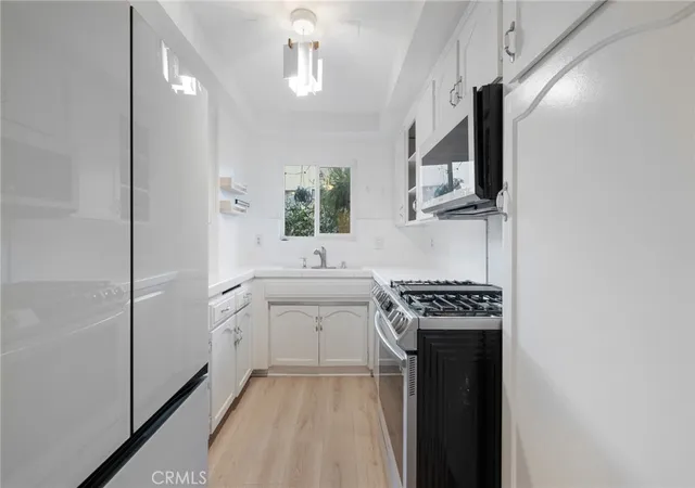 Listing Photo 4 - Condo for sale in building located at 1355 N Sierra Bonita, West Hollywood, CA 90046 - Unit #208