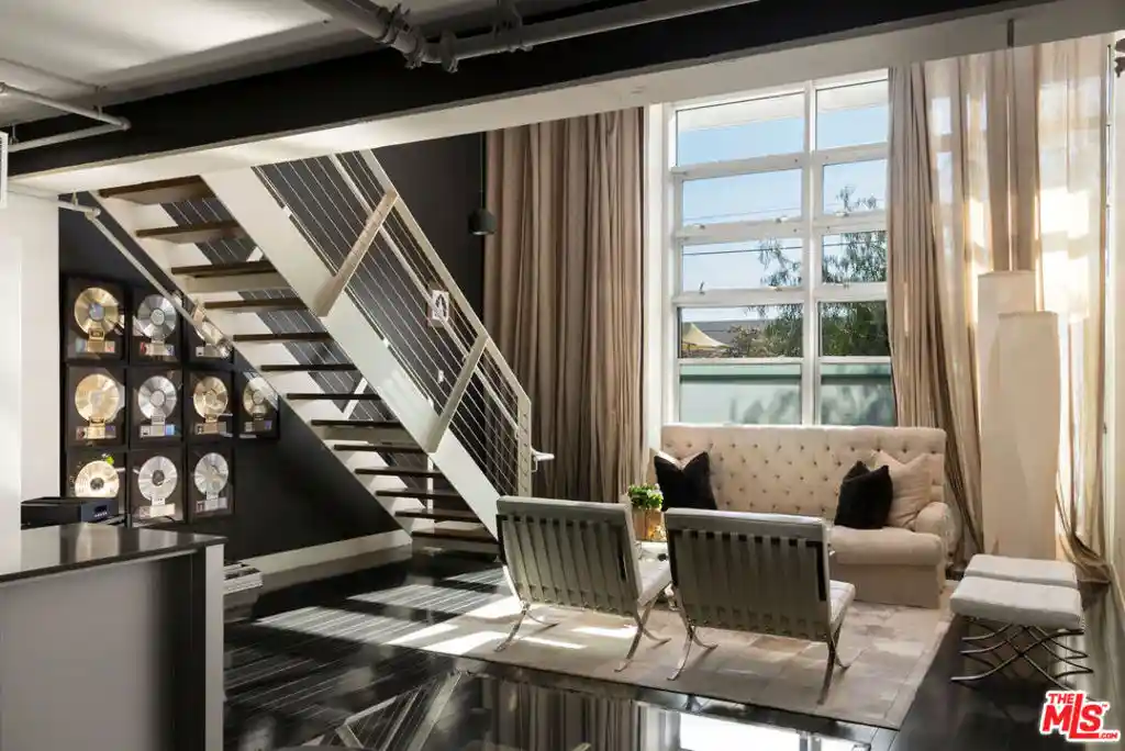 Listing Photo 1 - Condo for sale in 510 S Hewitt St located at 510 S Hewitt St, Los Angeles, CA 90013 - Unit #109