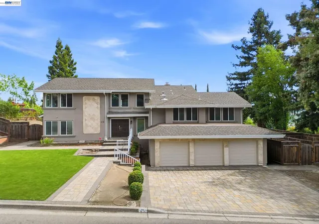 Photo 1 of Single family home for sale at 25 Portsmouth Ct, San Ramon, CA 94582 | MLS# 41137128 | Listing updated on 2026-10-06